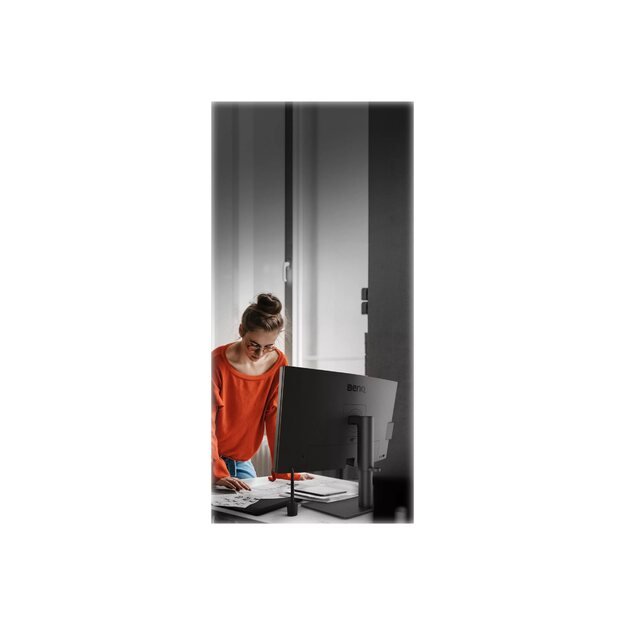 Monitorius BENQ PD3205U 32inch LED 3840x2160 16:9 350cd/m2 4ms HDMI/DP/USB-C PD90W Black 24