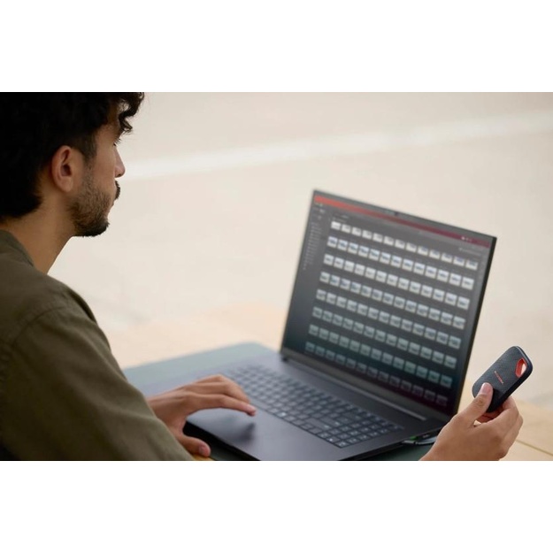 External SSD|SANDISK|Read speed 2000 MB/s|1000 GB|SanDisk Extreme Portable SSD (V3) 1 TB (SDSSDE70-1T00-G25)|SDSSDE70-1T00-G25