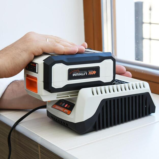 CORDLESS SNOWTHROWERS+ BATTERY/CHARGER DAST 5040LI SET DAEWOO 9